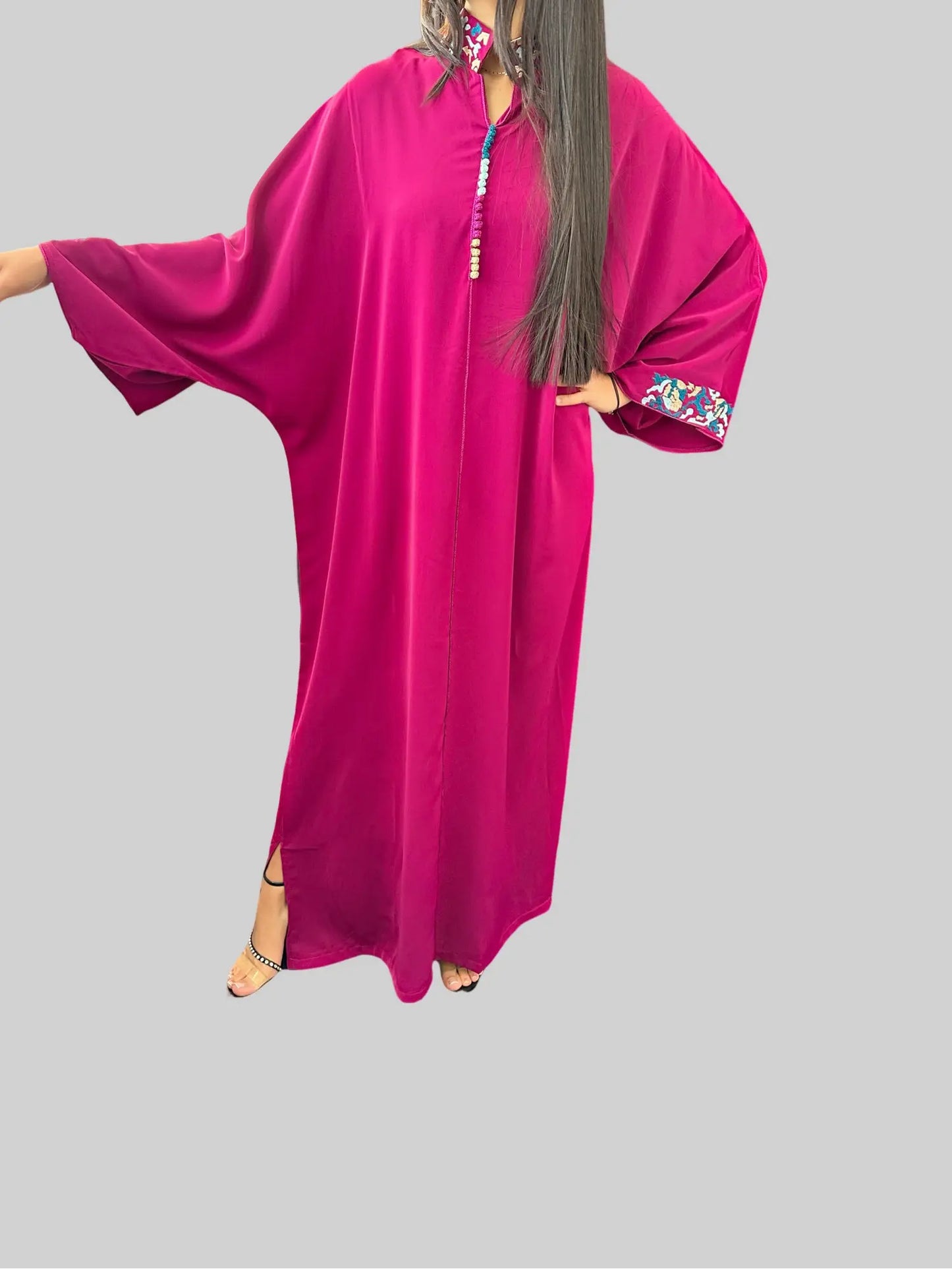 Caftan à col officier et manches brodées NADIABENSHOP