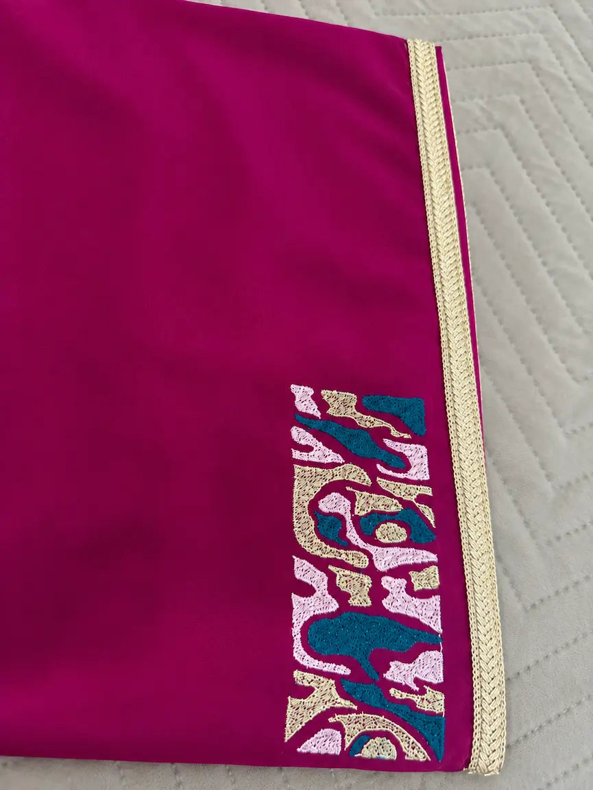 Caftan Marocain Femme Fuchsia – Broderies & Finitions Dorées NadiaBenShop