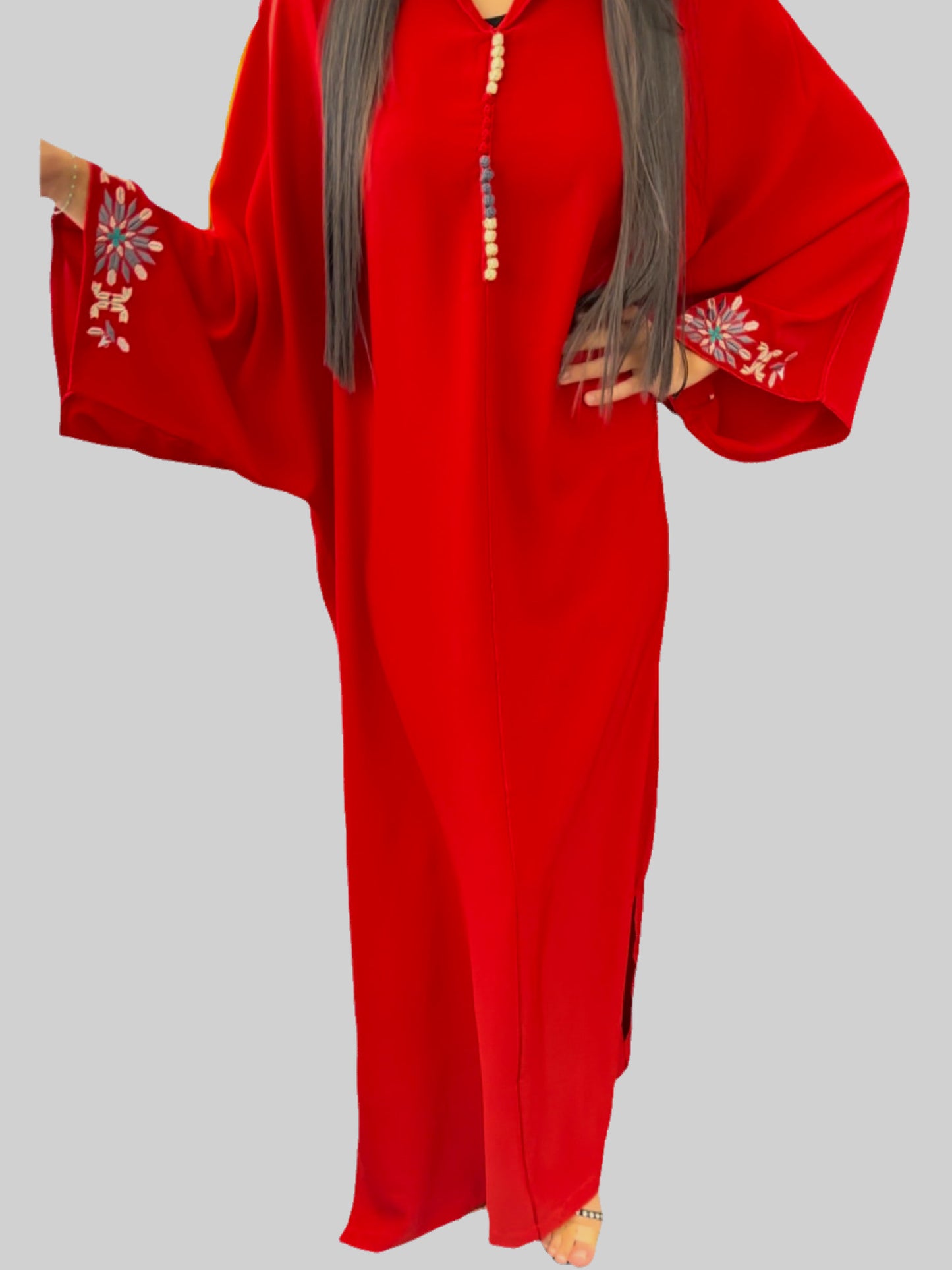 Caftan à col officier et manches brodées